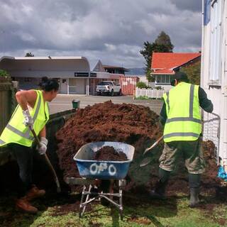 Pakaowhai Community Gardens Thrive on KōLUSH