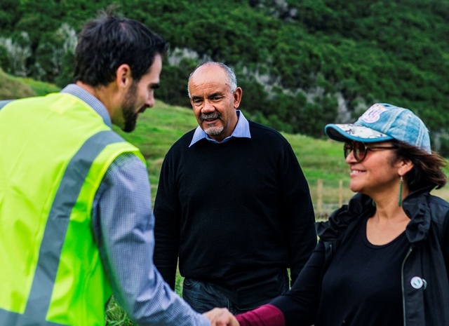 Government Ministers Impressed by East Cape Mānuka Plantation