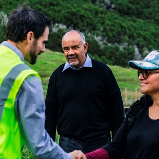 Government Ministers Impressed by East Cape Mānuka Plantation