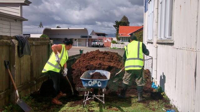 Pakaowhai Community Gardens Thrive on KōLUSH